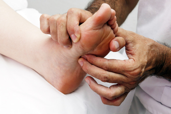 Foot Massage (Reflexology) helps foot pain